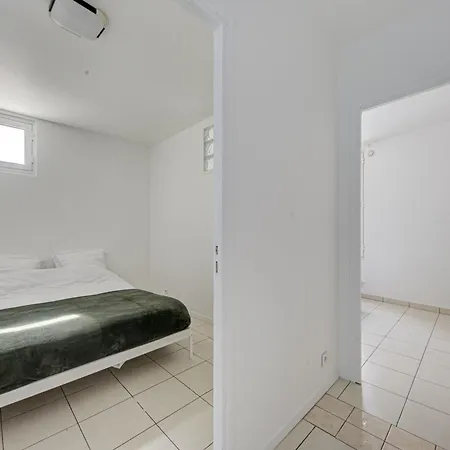 Cozy 45 M Nest Apartment *